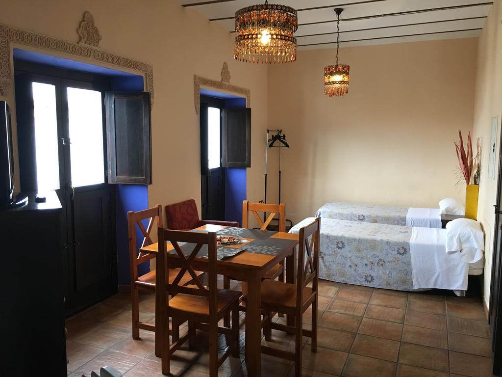 Apartamentos Victoria Bujalance Exterior photo
