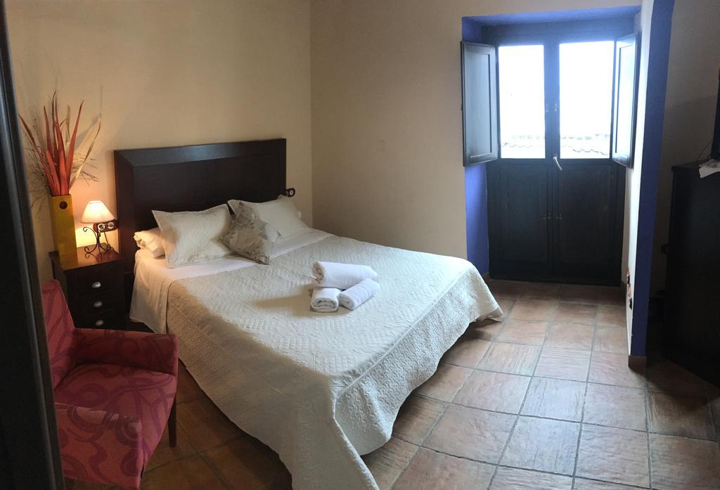 Apartamentos Victoria Bujalance Exterior photo