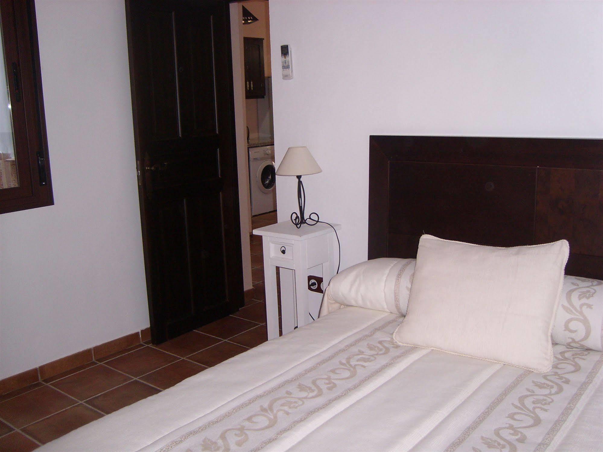 Apartamentos Victoria Bujalance Exterior photo