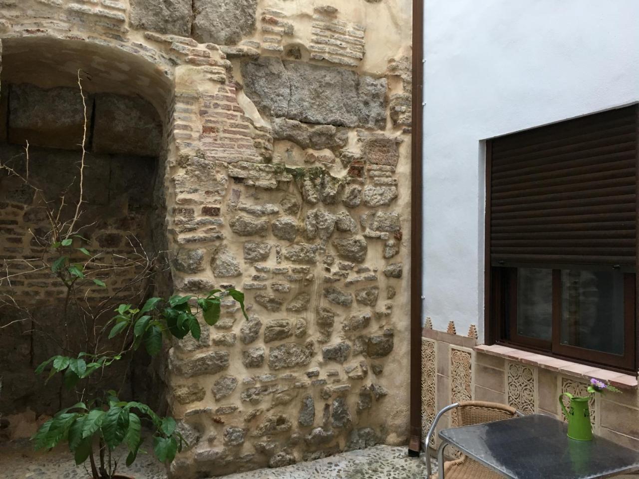 Apartamentos Victoria Bujalance Exterior photo